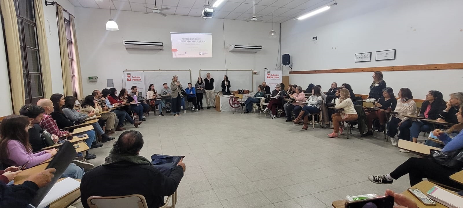 Se realiza una capacitación anual con más de 70 mediadores comunitarios voluntarios de la Defensoría del Pueblo de Paraná