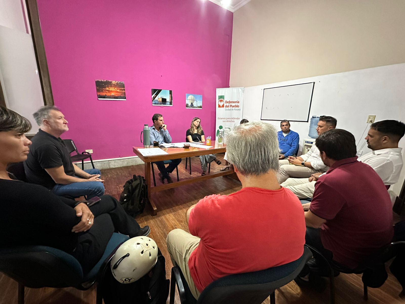 La Defensoría del Pueblo coordina una mesa de diálogo por el humo y la quema de basura en Paraná