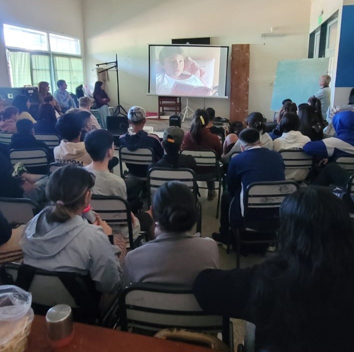 Unos 50 estudiantes de la escuela pública Guadalupe participaron del cine debate por la memoria
