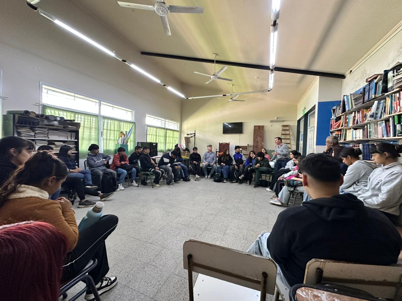 La Defensoría promueve la conformación de Centros de Estudiantes en escuelas secundarias