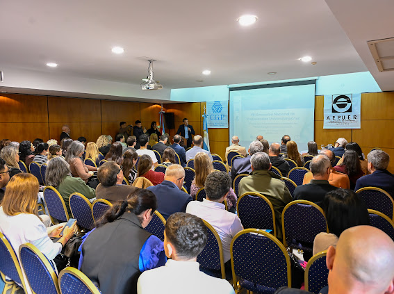 El Defensor del Pueblo participó del VIII Encuentro Nacional de Profesionales Universitarios
