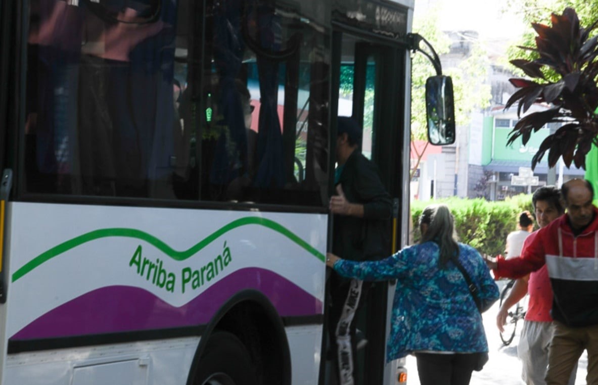 El Defensor del Pueblo representará a los usuarios de colectivos en el Órgano de Monitoreo