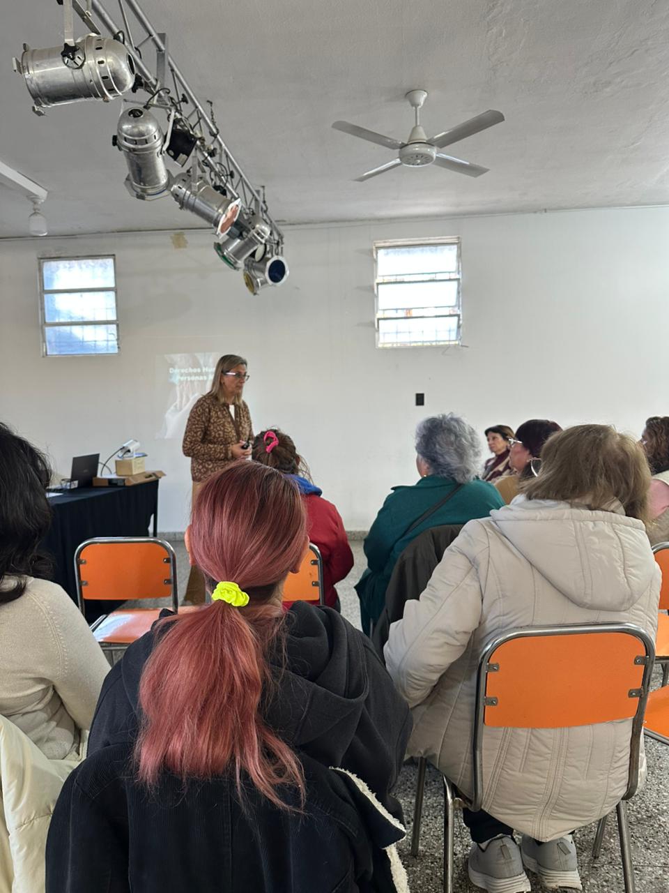 Se realizó una charla abierta sobre derechos de las personas mayores