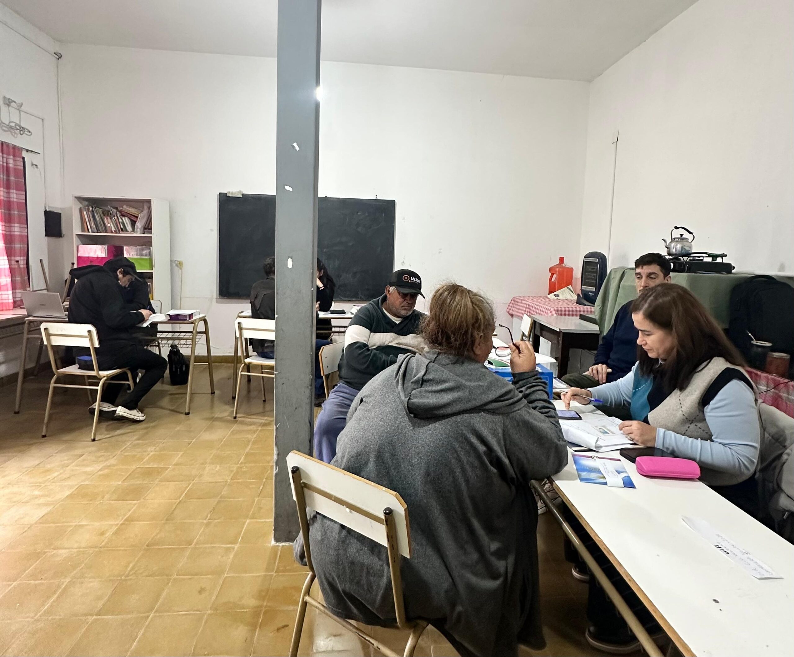 La Defensoría del Pueblo acompañó a vecinos de la zona sur en la inscripción al subsidio del gas en garrafa