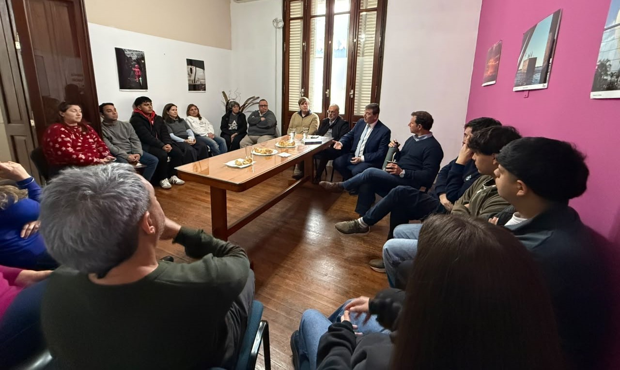 El director del Centro Simon Wiesenthal visitó la Defensoría y habló sobre los mensajes de odio y el antisemitismo